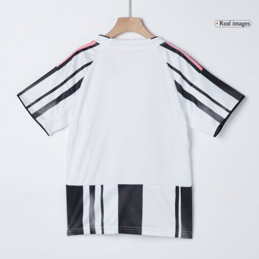 Juventus_Kid_s_Home_Kit_-_Jersey_Shorts_2025-26-5.jpg Juventus Kid's Home Soccer Jersey Kit(Jersey+Shorts) 2025/26 Black&White