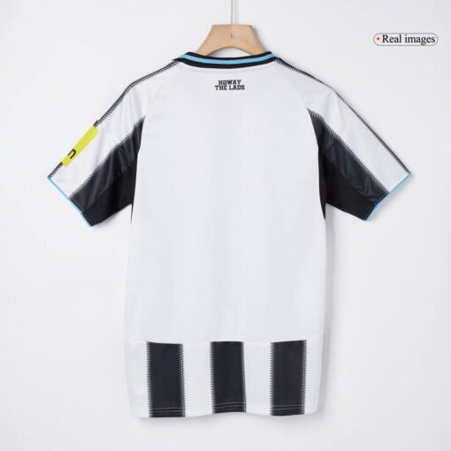 Newcastle_United_Home_Soccer_jersey_202526_2.jpg Newcastle United Home Soccer Jersey 2025/26 Black&White