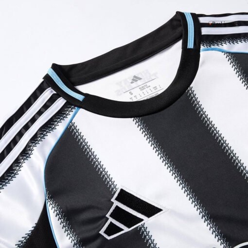 Newcastle_United_Home_Soccer_jersey_202526_3.jpg Newcastle United Home Soccer Jersey 2025/26 Black&White