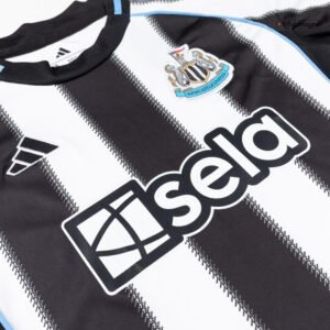 Newcastle_United_Kid_s_Home_Kit_-_Jersey_Shorts_202526_4.jpg Newcastle United Kid's Home Kit - Jersey+Shorts 2025/26