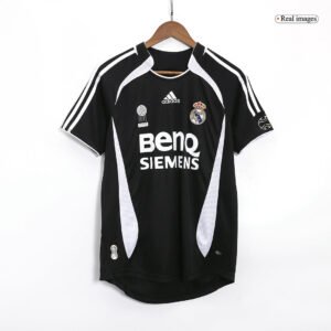 Real_Madrid_2006_07_Away_Retro_Soccer_Jersey.jpg Real Madrid 2006/07 Away Retro Football Jersey
