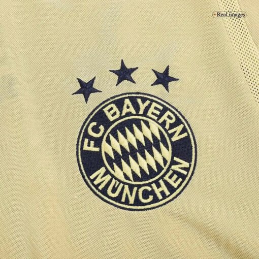 Retro_Bayern_Munich_Away_Jersey_200405_12.jpg Bayern Munich 2004/05 Away Retro Football Jersey