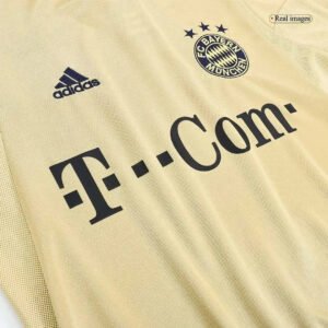 Retro_Bayern_Munich_Away_Jersey_200405_2.jpg Bayern Munich 2004/05 Away Retro Football Jersey