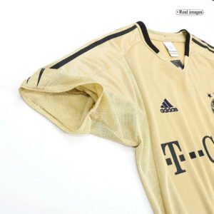 Retro_Bayern_Munich_Away_Jersey_200405_3.jpg Bayern Munich 2004/05 Away Retro Football Jersey