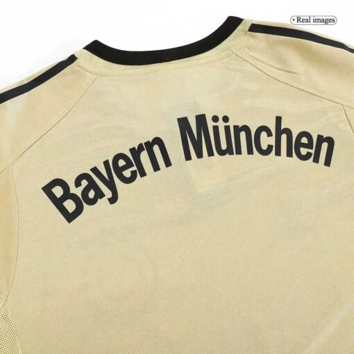 Retro_Bayern_Munich_Away_Jersey_200405_7.jpg Bayern Munich 2004/05 Away Retro Football Jersey