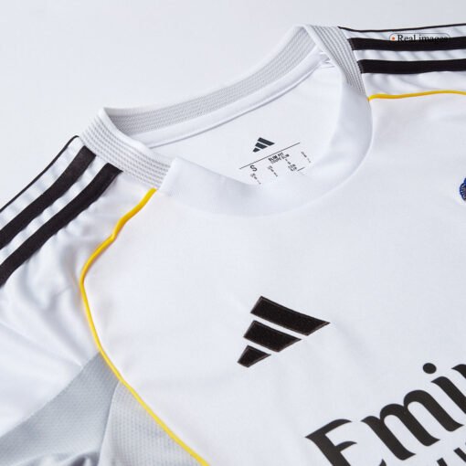 a40e8eccd1b2979cce5ff5f18abc5f22.jpg Real Madrid Women's Home Soccer Jersey 2025/26