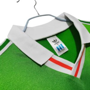 1988_90irelandhomejersey_3.jpg Retro Ireland 1988/90 Home Football Jersey