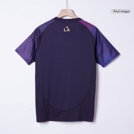 224c85046b910f8394ab287176fb687f.jpg LA Galaxy Away Soccer Jersey 2025 Purple