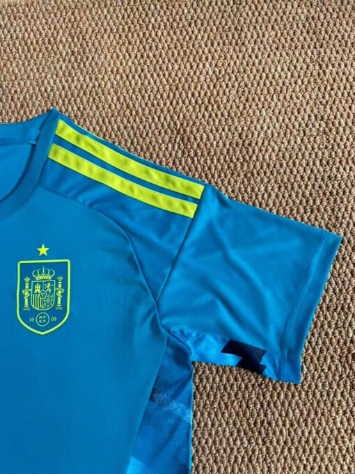 Spain_2026_Home_Goalkeeper_Jersey_3.jpg Spain Home Goalkeeper Soccer Kit - Jersey + Shorts 2026 World Cup