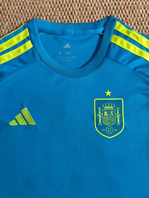 Spain_2026_Home_Goalkeeper_Jersey_4.jpg Spain Home Goalkeeper Soccer Kit - Jersey + Shorts 2026 World Cup